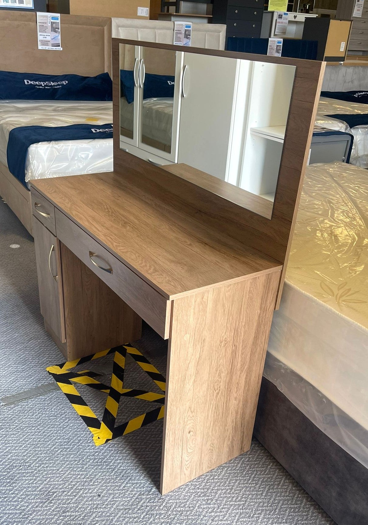 Assembled Rustic 1 Door 2 Drawer Vanity/ Dressing Table Set - Oak Effect