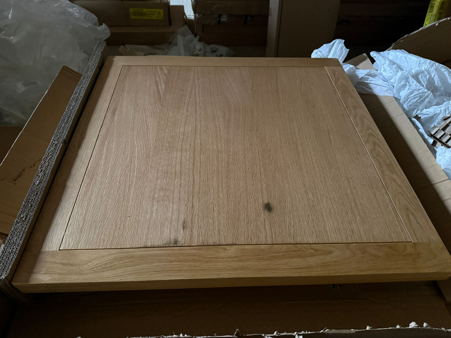 Habitat Lincoln Oak Veneer Extending 4 - 8 Seater Dining Table (minor water damage)